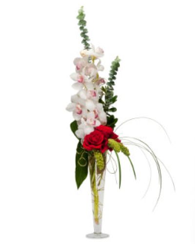 Make a statement with this exquisitely elegant display of orchids and roses.